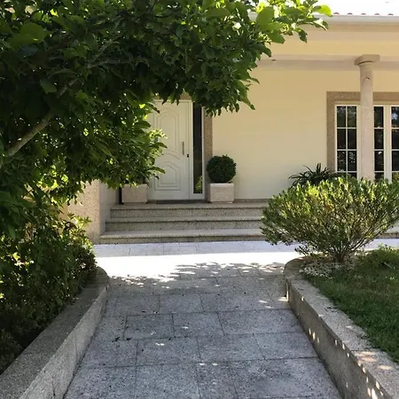 Bed & Breakfast Camelias Guimaraes